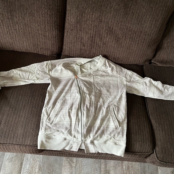 Lulu Lemon Sweater - Picture 3 of 3